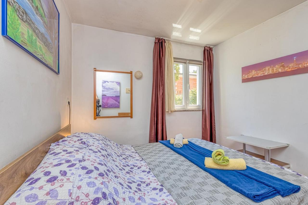 Holiday House Mir Kanfanar Ngoại thất bức ảnh