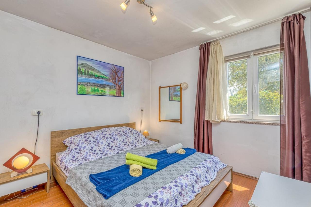 Holiday House Mir Kanfanar Ngoại thất bức ảnh