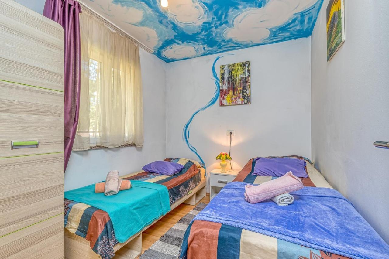 Holiday House Mir Kanfanar Ngoại thất bức ảnh